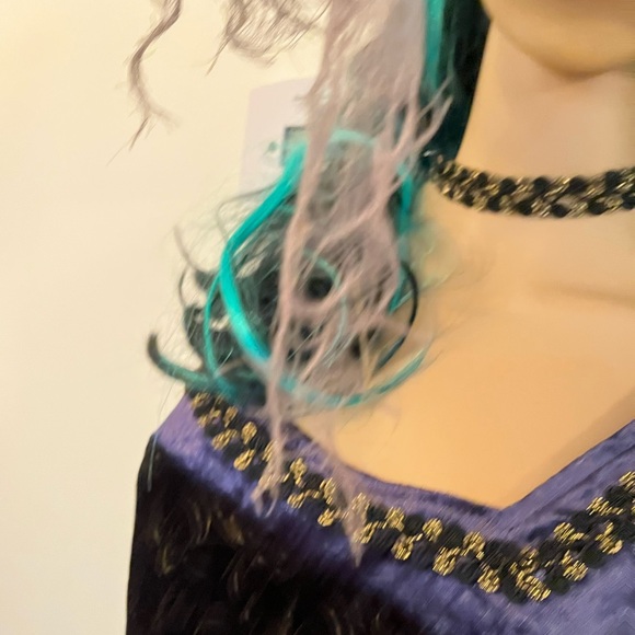 Hallowed costume used 5 pieces in all - Picture 3 of 15